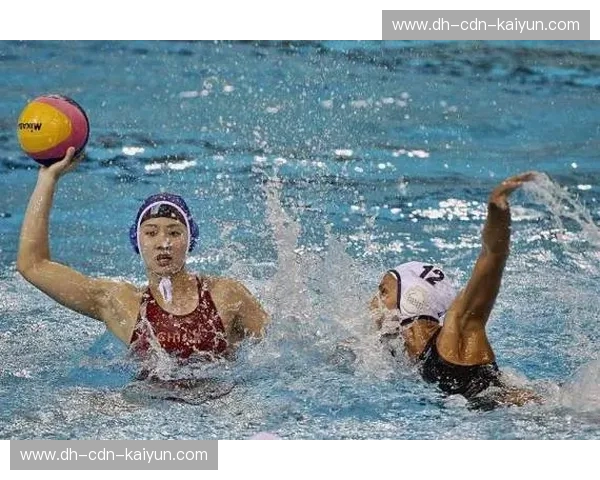 水球:在水中燃烧的热血与优雅 水球:在水中燃烧的热血与优雅